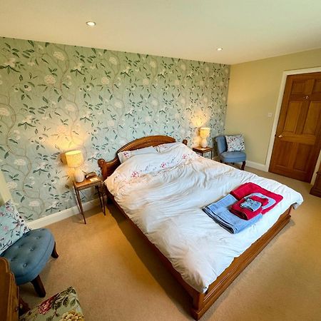 Cockley Hill Farm Bed & Breakfast Бракли Екстериор снимка