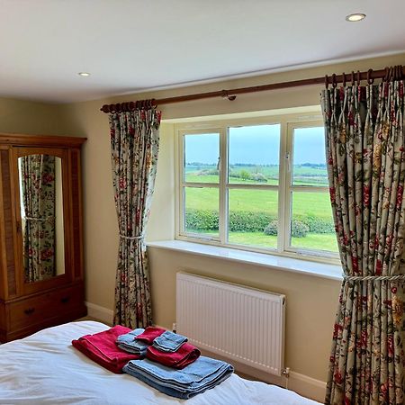 Cockley Hill Farm Bed & Breakfast Бракли Екстериор снимка