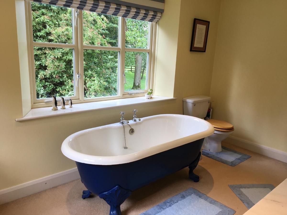 Cockley Hill Farm Bed & Breakfast Бракли Екстериор снимка
