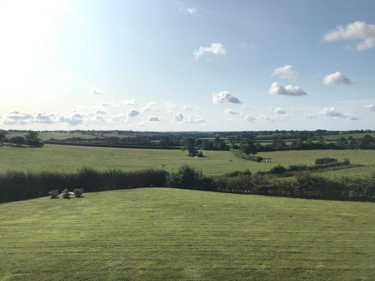 Cockley Hill Farm Bed & Breakfast Бракли Екстериор снимка
